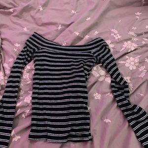 form fitting off the shoulder hollister crop!